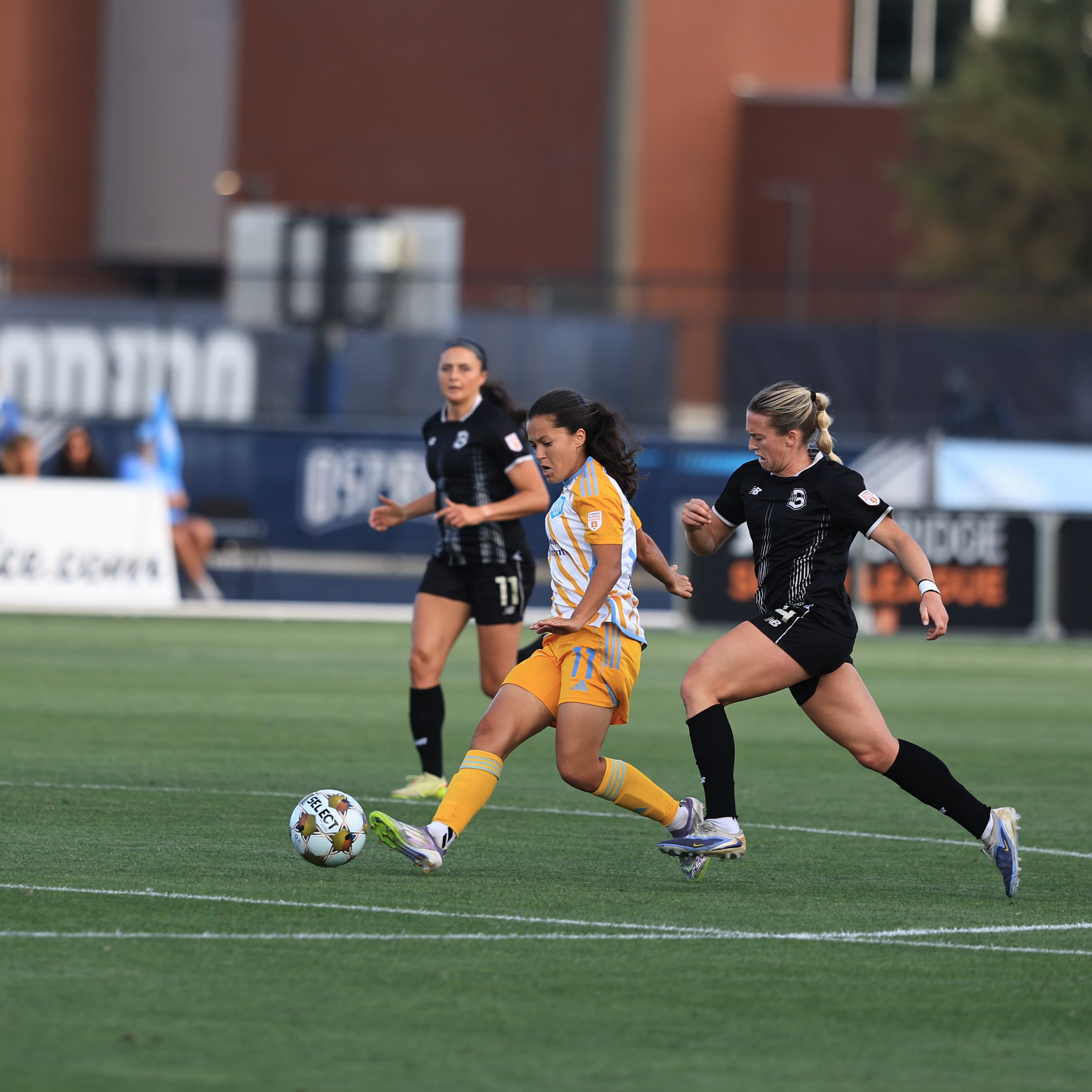 Andrea Fernandez kicks the ball at a match.